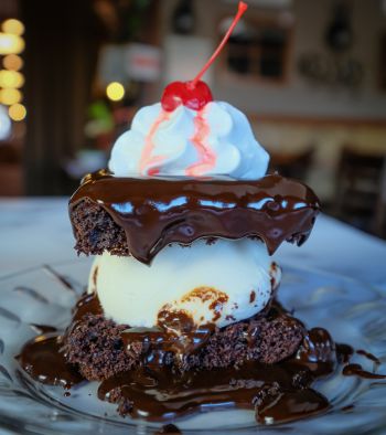 Henry's Restaurant, Hot Fudge Cake